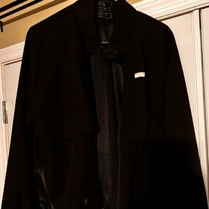 Figs 
Sydney Scrub Jacket
Small bleach spot on right pocket otherwise like new